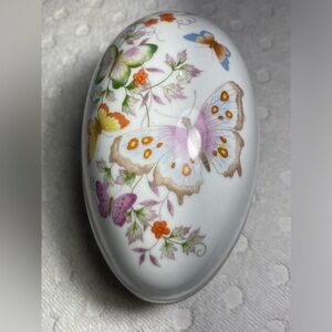 Vintage 1974 Avon Fine Porcelain Decorated Egg Trinket Box with 22K Gold Trim